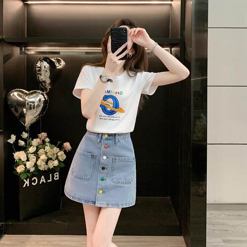 夏季套装女2026新款短袖正肩T恤夏超火半身裙子牛仔套装裙两件套
