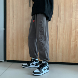 深灰色