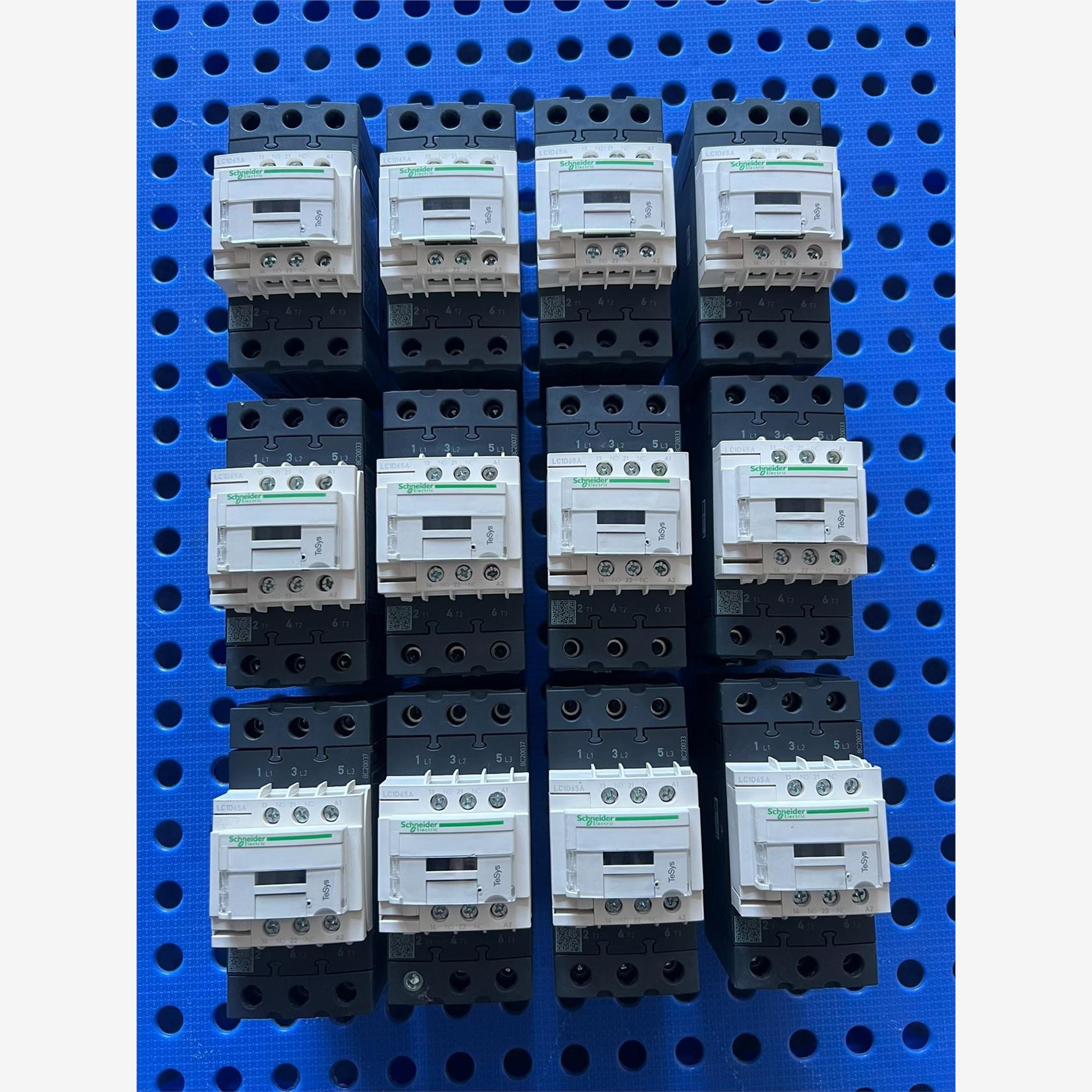 施耐德接触器，LC1D65AM7C，线圈220V，几乎全新，议价