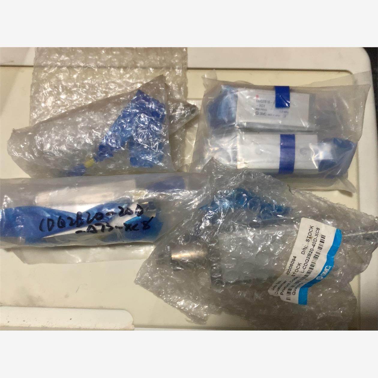 全新SMC气缸 CDQ2B16-15D-XC8  2个议价