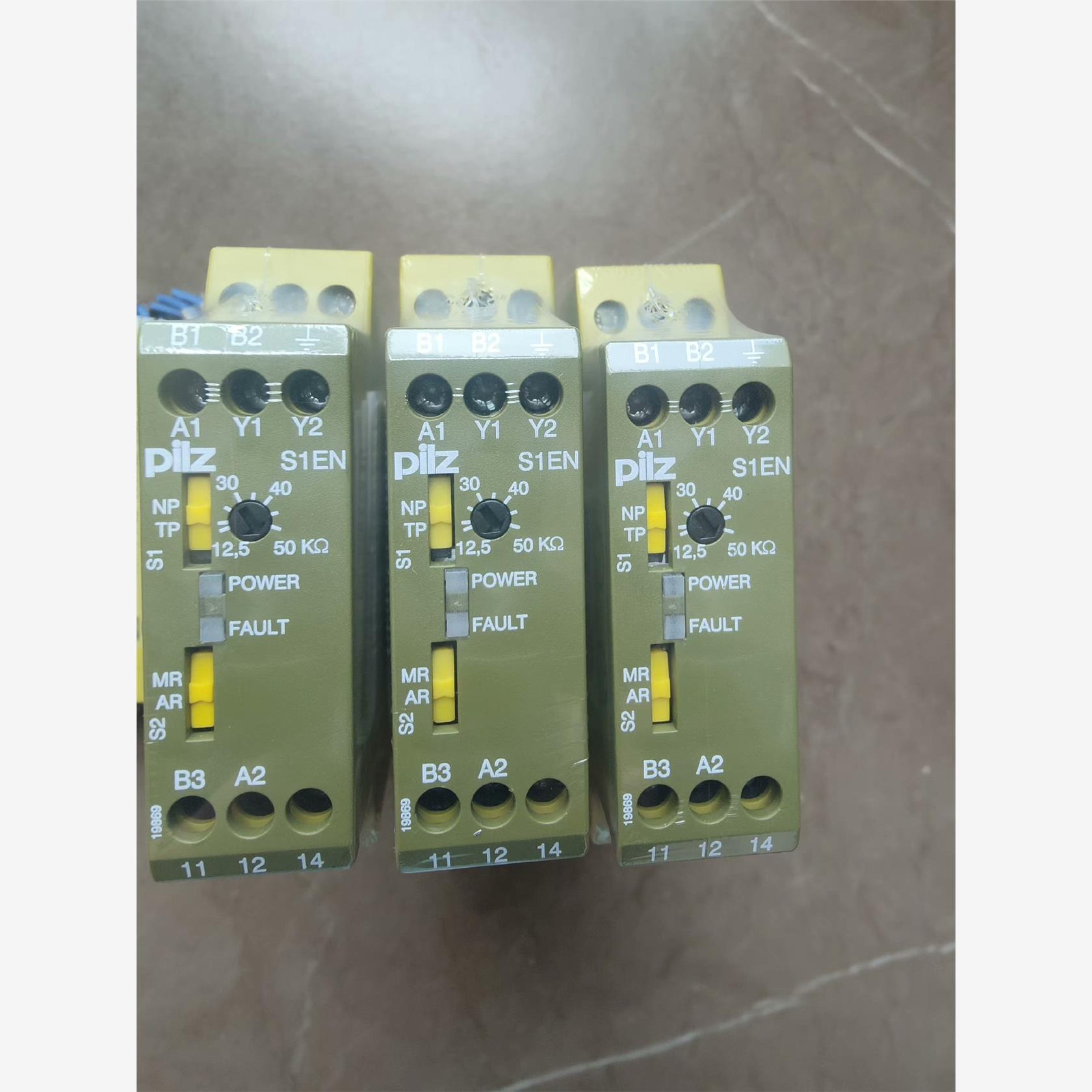 皮尔兹安全继电器pilz  884100 全新库存现货，顺丰包邮议价
