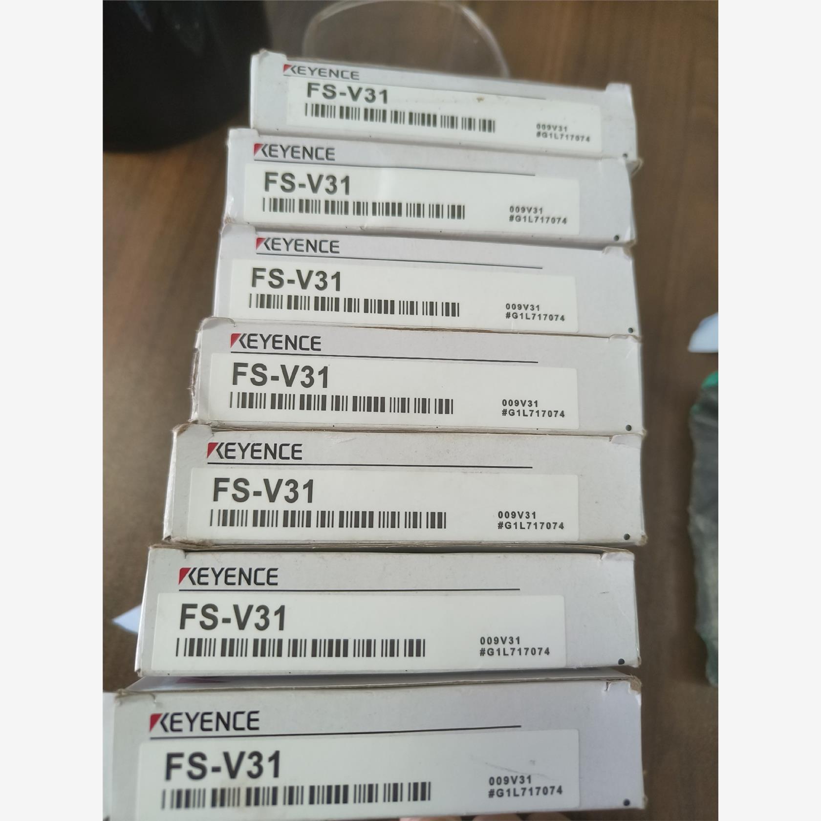 基恩士FS-V31光纤放大器,全新库存现货正品未拆封,盒码一致,