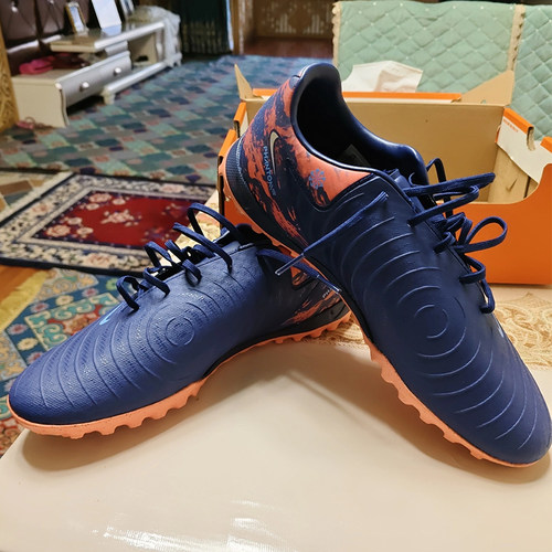 耐克男TF碎钉人造草足球鞋