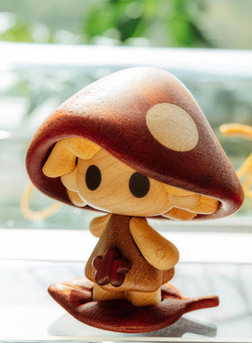 Winki蘑菇人实木潮玩书架装饰摆件原创设计木质手办书房点缀好物