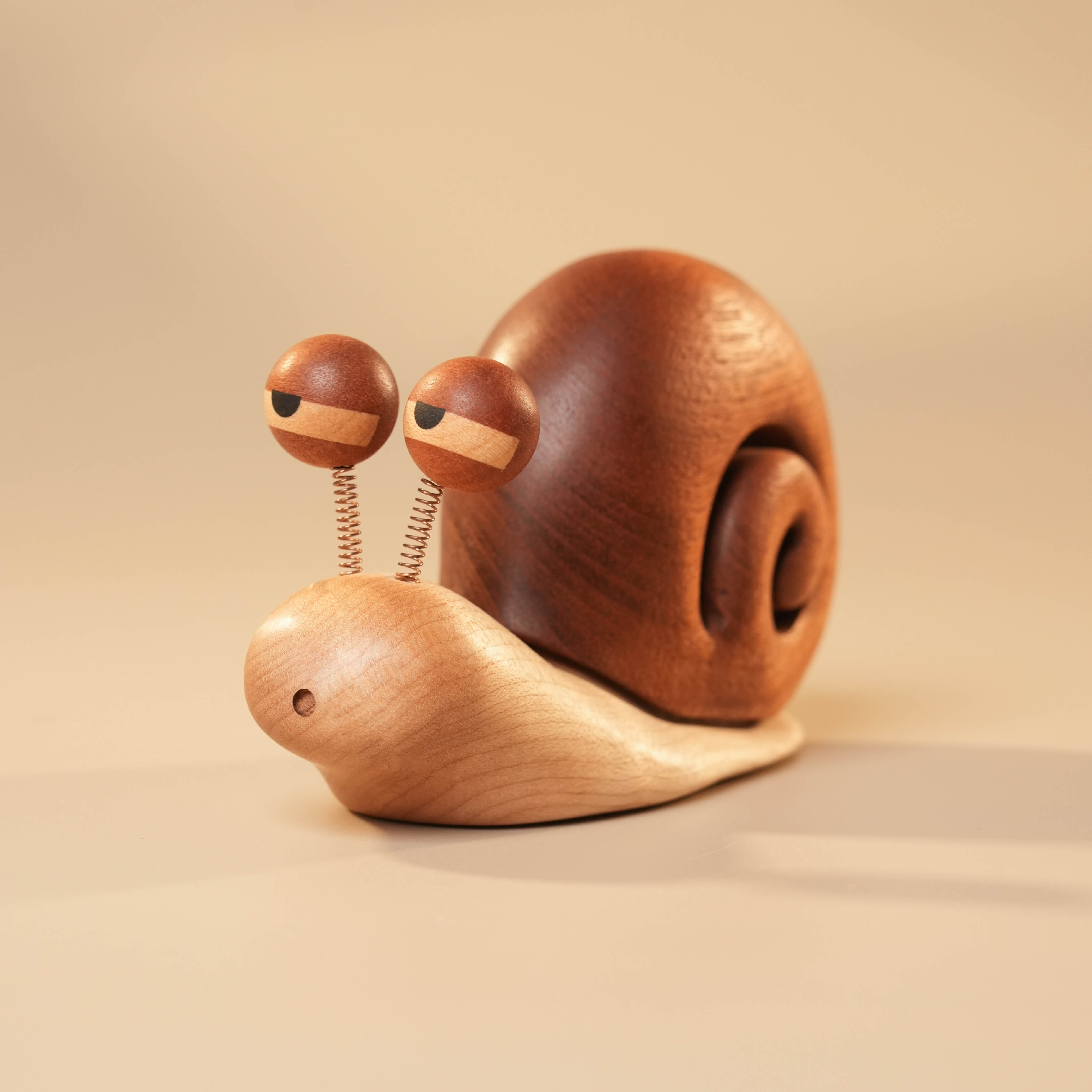 原上城乌檀木实木蜗牛车载香薰原创设计摆件家居日常送礼