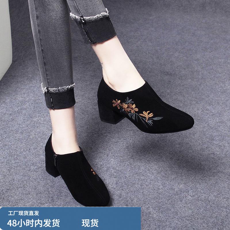 2025春秋新款真皮羊绒粗跟覆古绣花妈妈鞋磨砂圆头气质中跟包鞋女