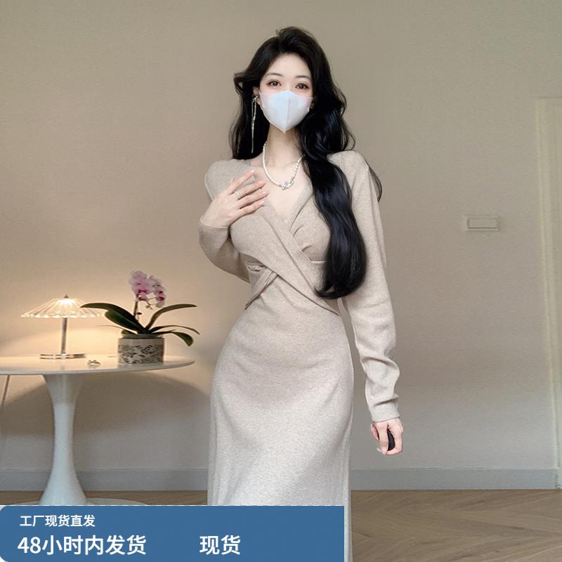 法式V领交叉扭结针织连衣裙女秋冬小香风收腰长裙大衣内搭打底裙