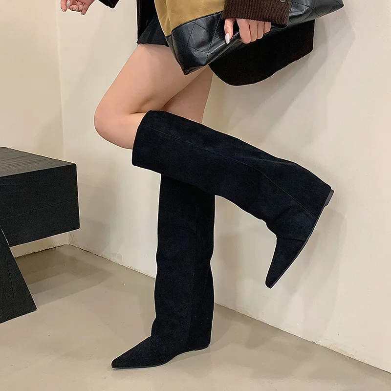 极简风百搭直筒长靴尖头大筒围内增高靴子2025秋冬显瘦套筒高筒靴