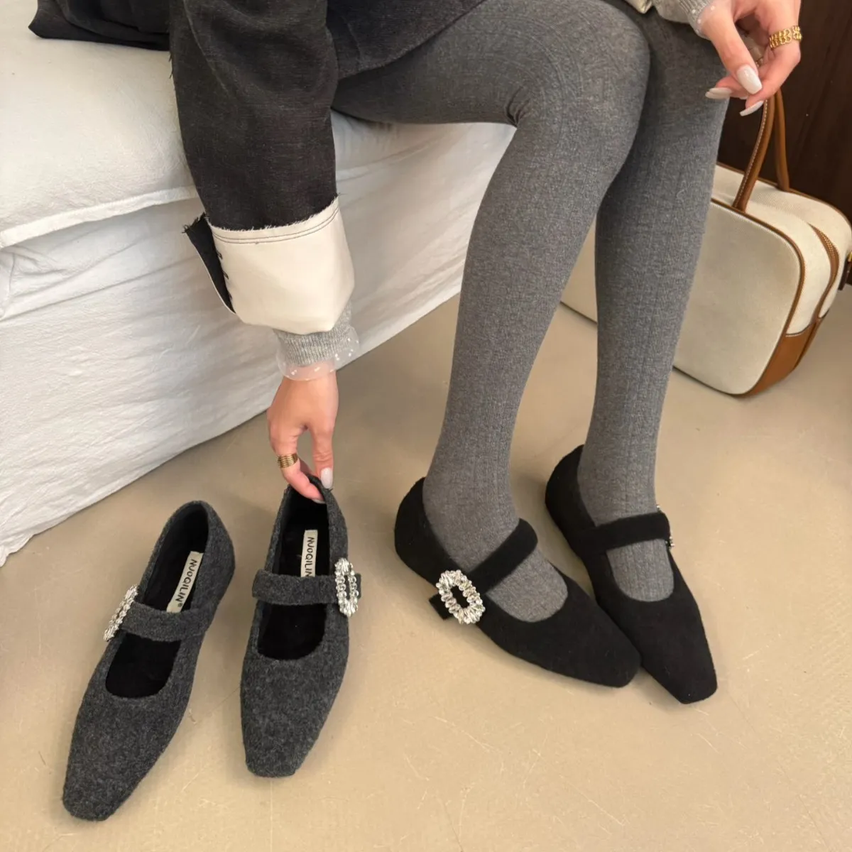 法式小香风方头水钻玛丽珍鞋女2025秋季新款晚风绒面粗跟浅口单鞋