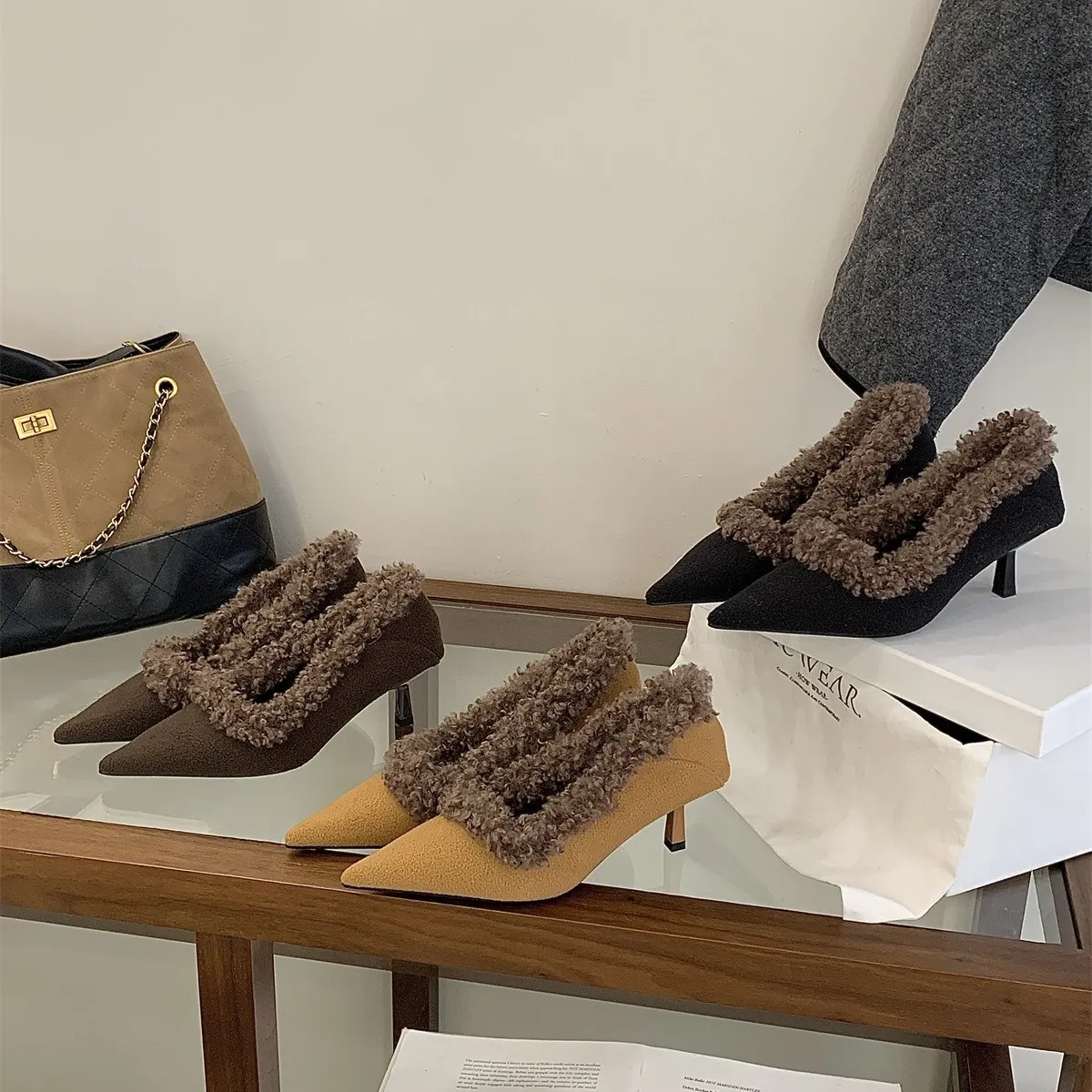 加绒保暖2025秋冬新款绒面尖头平底棉鞋显瘦平跟时尚毛毛鞋外穿女