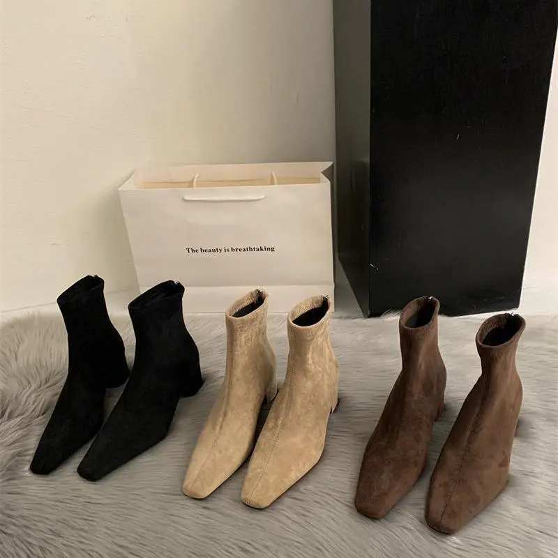 棕色短靴女高跟粗跟后拉链方头百搭2024新款秋冬季韩版绒面瘦瘦靴
