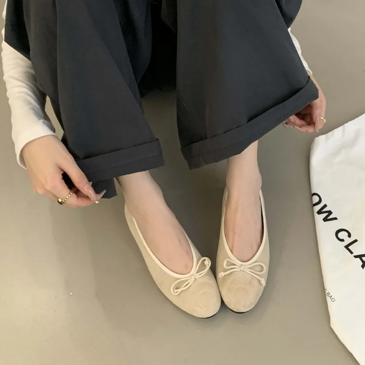 2025秋季新款韩版绒面简约蝴蝶结圆头软底内增高单鞋