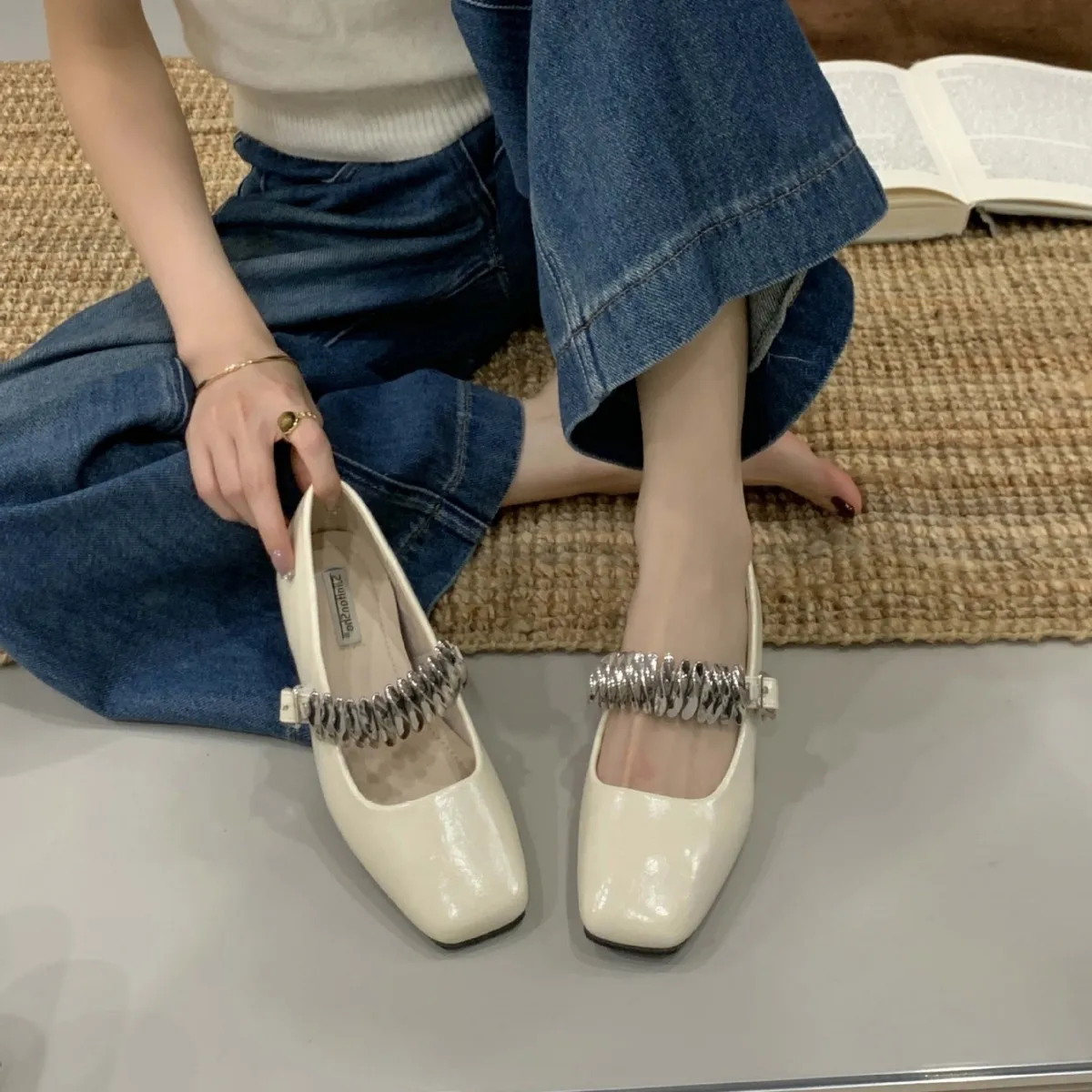 2025秋季新款时尚金属扣方头软底内增高单鞋