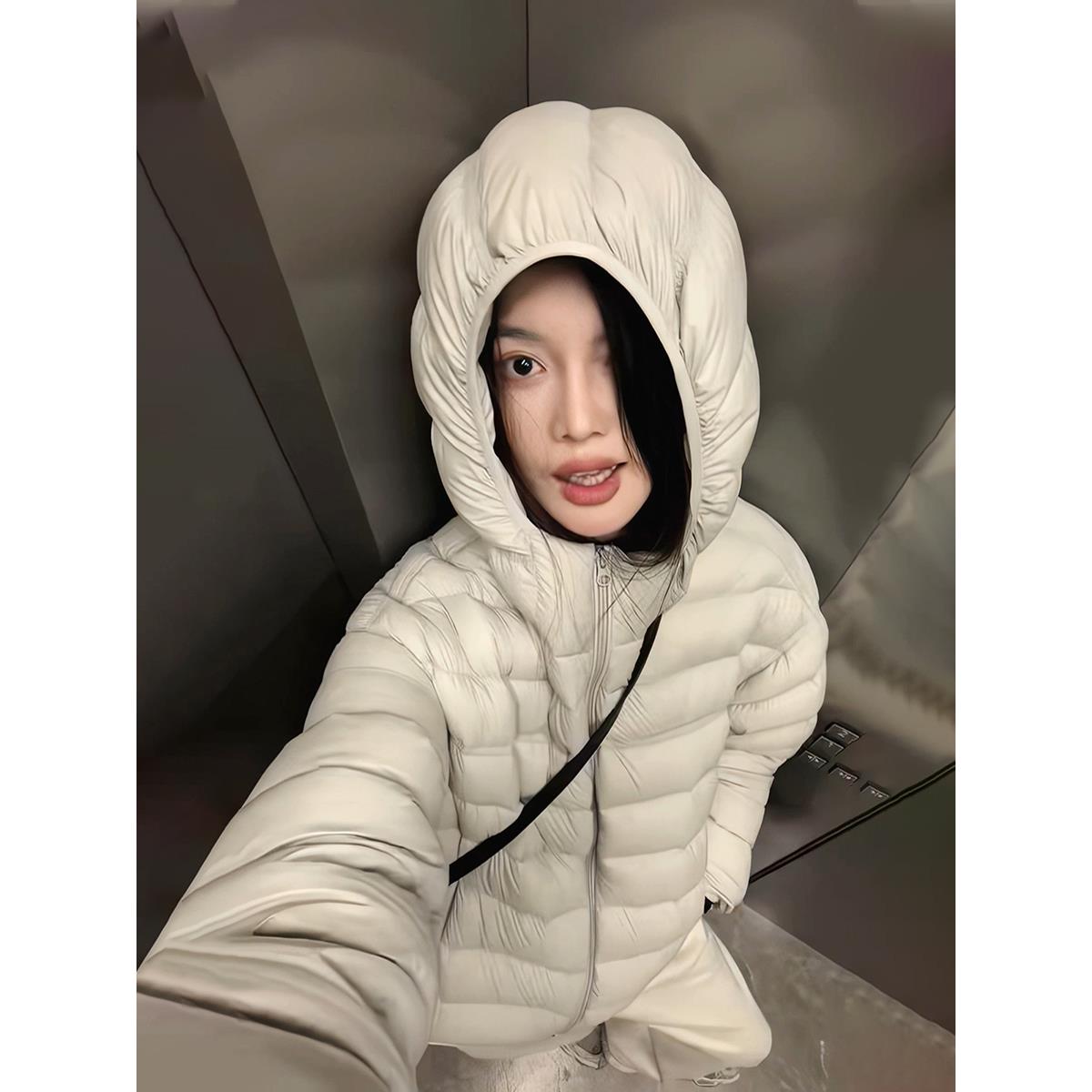 2025冬季新款白鸭绒排骨羽绒服女短款连帽小个子宽松百搭保暖外套