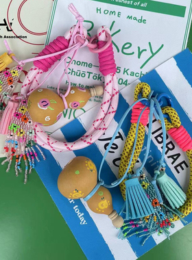 AHA爱侈艾·手绘卡通涂鸦葫芦串珠流苏挂坠背包装饰时髦配饰挂件