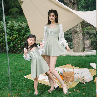 新款亲子泳衣母女连体裙式平角长袖女童女孩公主游泳衣沙滩泳装