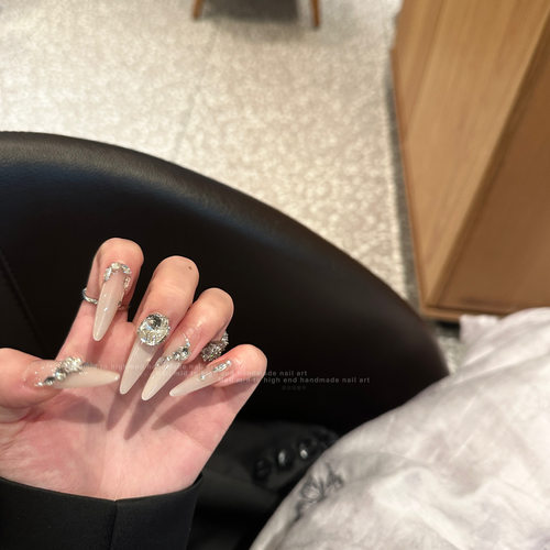长杏仁渐变拼钻婚甲穿戴甲