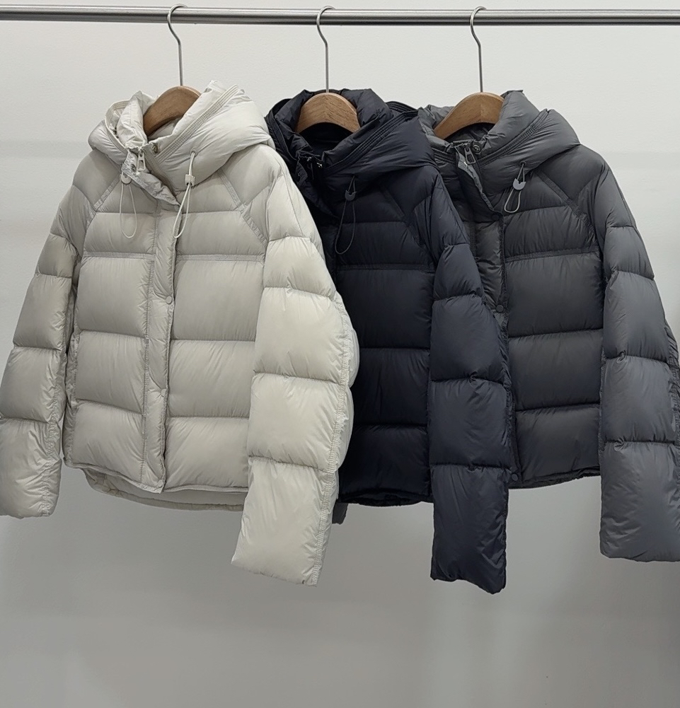 四季青2025冬季新款宽松连帽90绒羽绒服女轻薄保暖白鸭绒短款外套