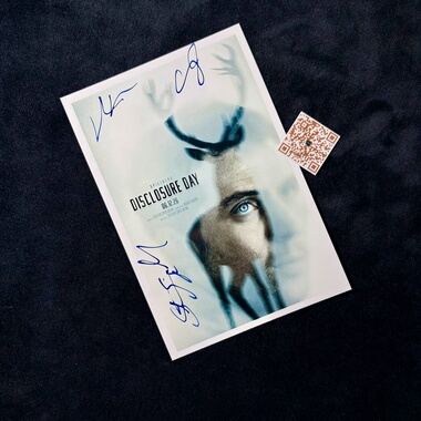 揭秘日Steven Allan Spielberg Emily Blunt Josh O'Connor亲签照