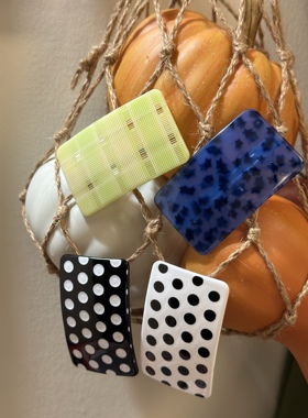 vogueess小众新款设计感黑白波点弹簧刘海边夹博主同款可爱少女感