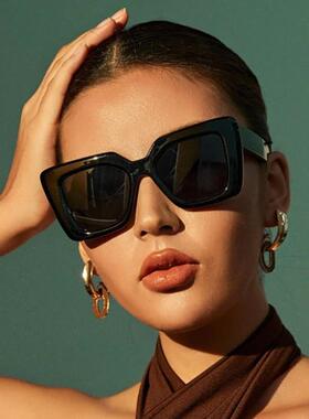 Women's 4-Pcs Oversized Square Sunglasses Fashionable
