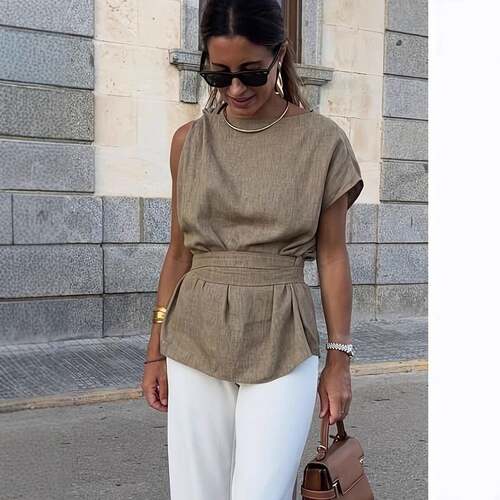 A women's brown waist-cinching sleeveless round-neck fitted