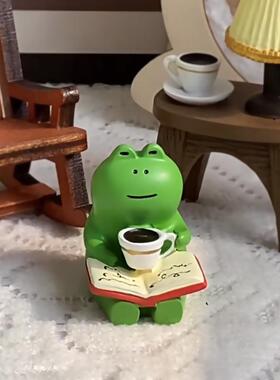 桌子上的摆件治愈拍照摆件桌面摇椅生日装饰可爱礼物青蛙创意小解