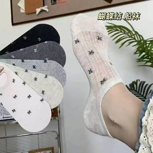 Gift A pair of socks will be shipped randomly