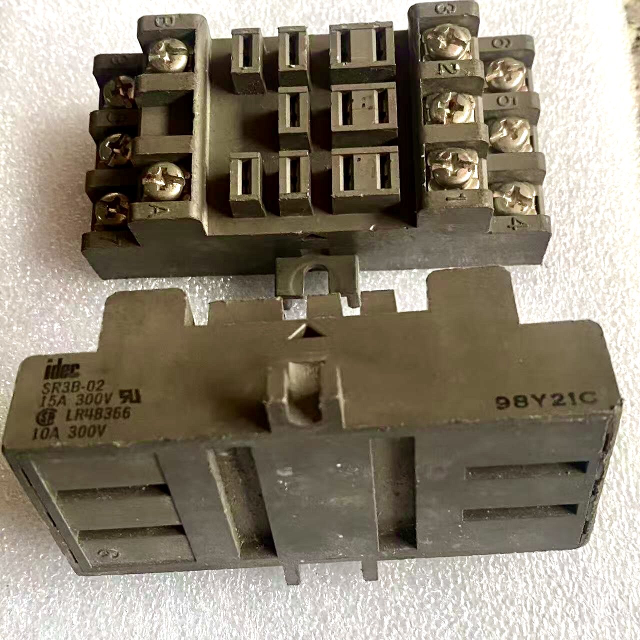 包邮进口拆机件 IDEC SR3B-02 15A 300V LR48366 继电器底座 11脚
