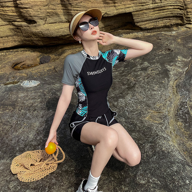 分体泳衣女2025新款泡温泉遮肚显瘦保守高级感平角夏海边度假泳装