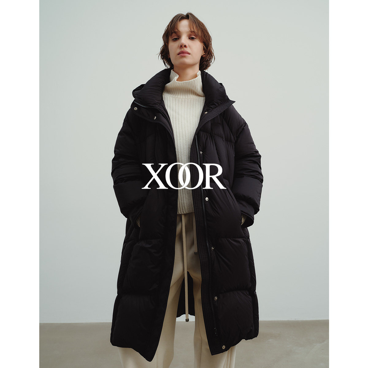 XOOR高腰线斜插袋连帽羽绒服2025冬女简约90白鸭绒长款保暖外套