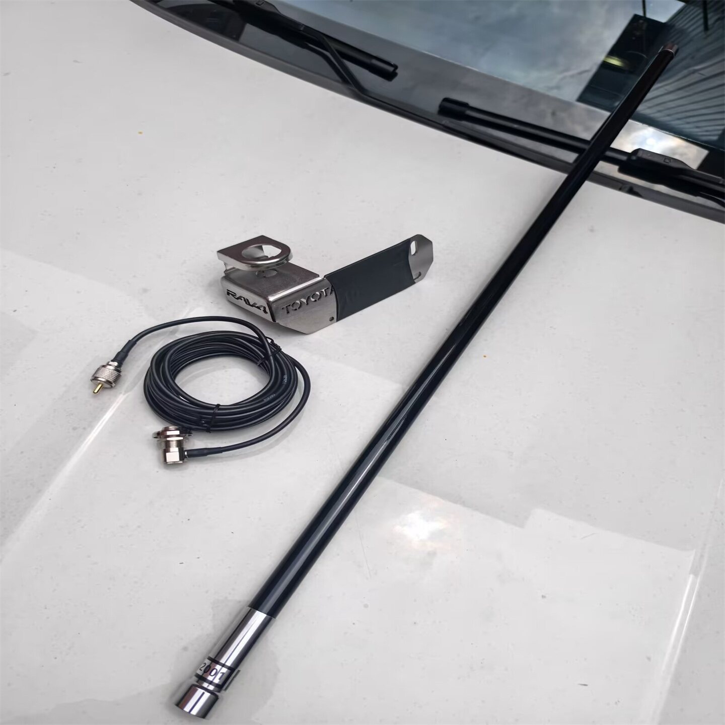 适用丰田背包款RAV4专车专用车载电台对讲机天线防盗支架装饰卡边