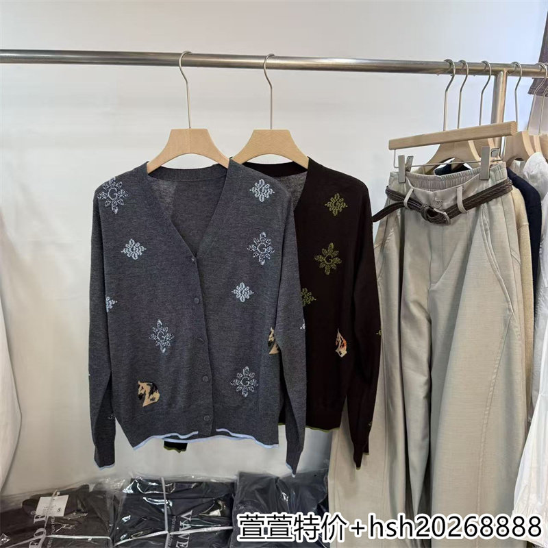 欧洲站2026早秋新款休闲百搭柔软亲肤V领宽松图案提花针织开衫女