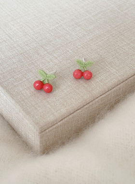 可爱红色小樱桃生物瓷针耳钉甜美少女小巧新款小众设计感简约耳饰