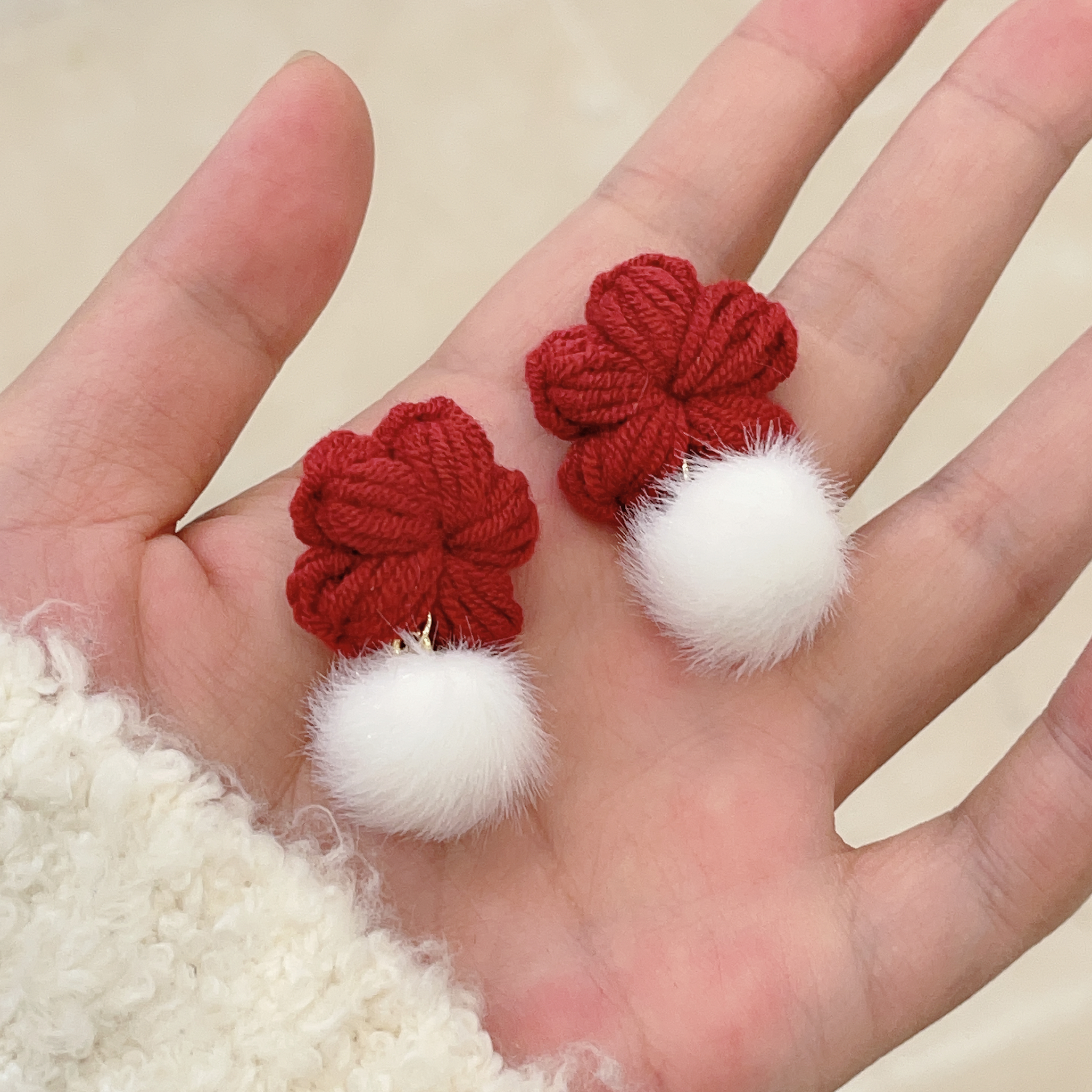 复古酒红色花朵毛球新年圣诞耳环女秋冬新款耳饰小众甜美少女耳钉