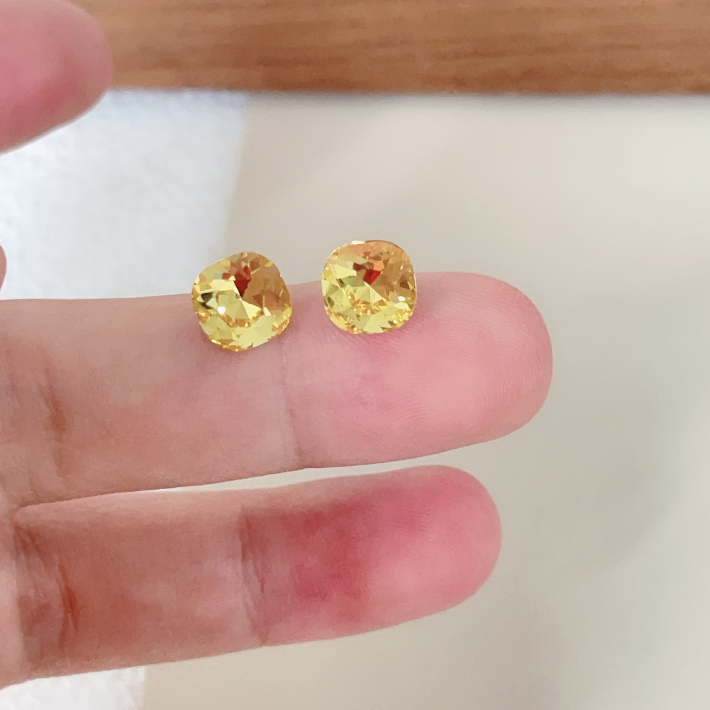 8mm小方糖黄水晶耳钉防过敏生物瓷针小众几何简约设计感新款耳饰