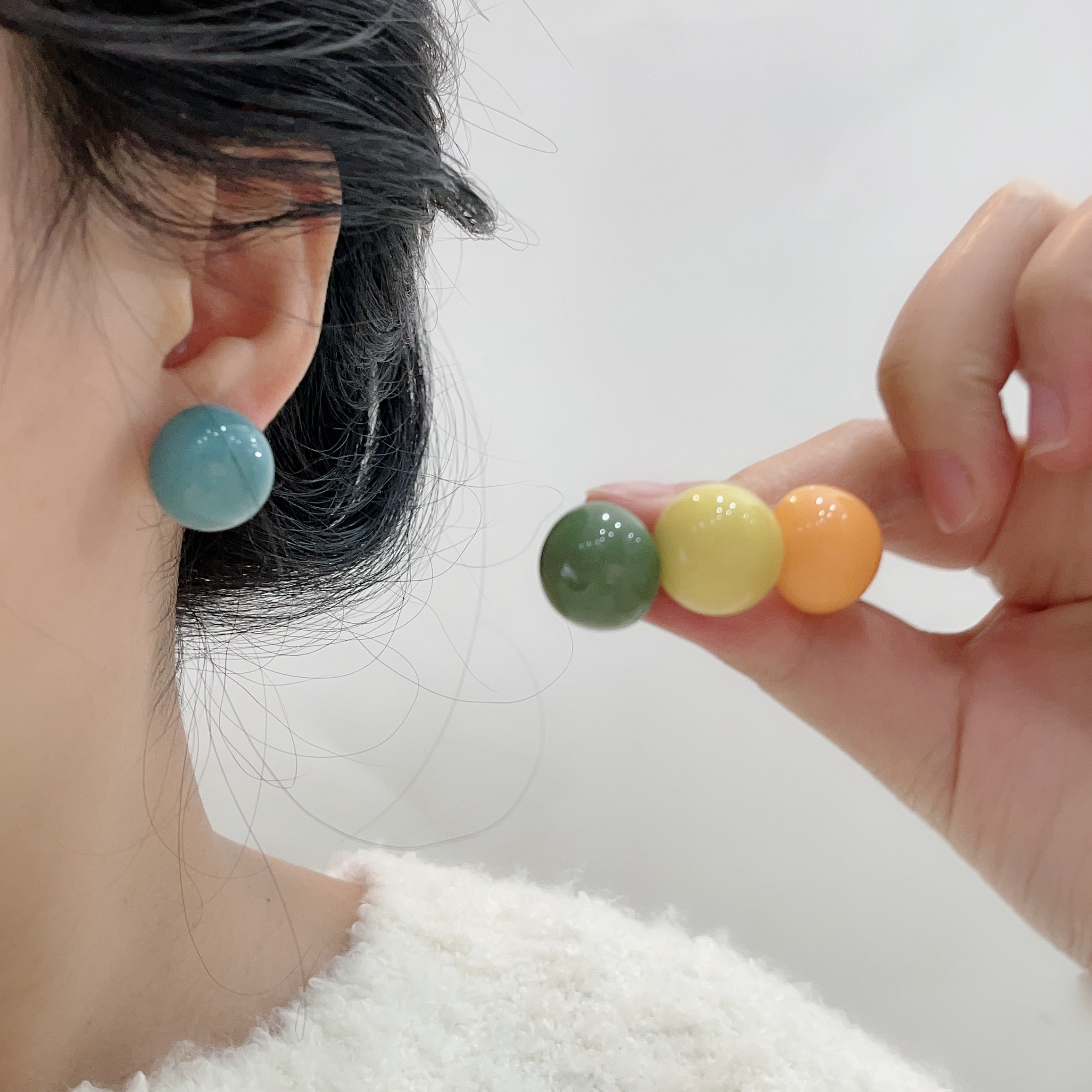 夏天马卡龙复古圆球耳环女2025年新款奶糖耳钉女简约半圆日常耳饰