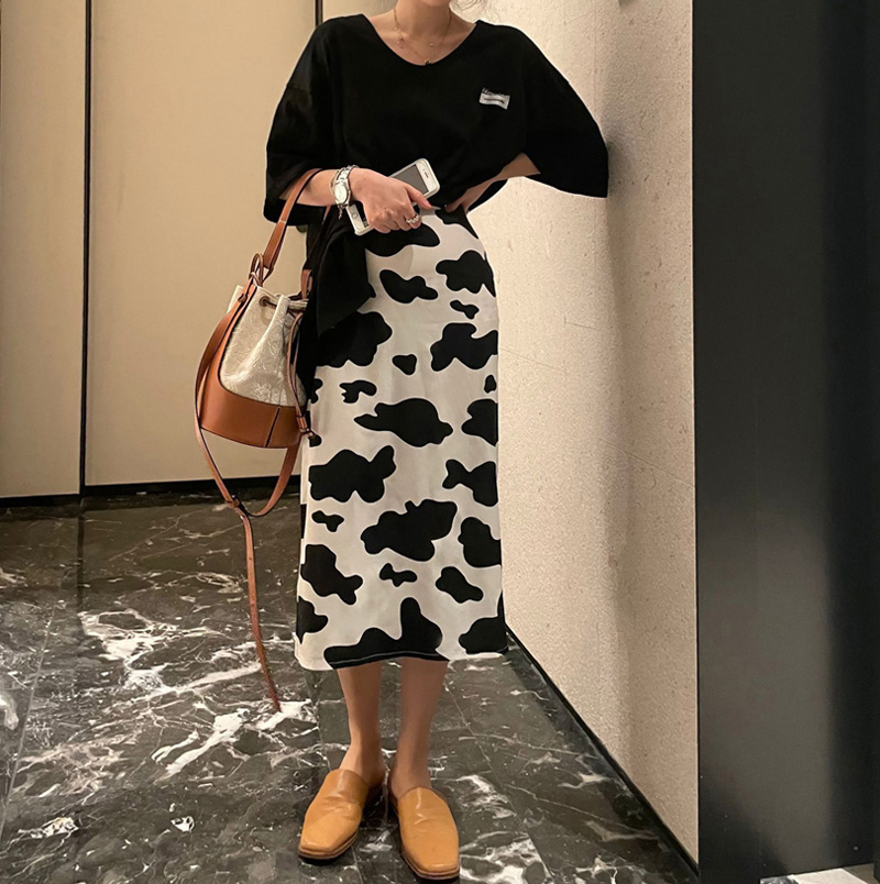 Korean chic simple black and white abstract print skirt