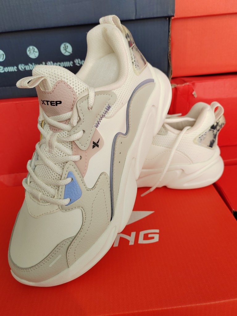 特步女鞋跑步鞋秋季老爹休闲鞋子皮面防水运动鞋36码 配盒发货