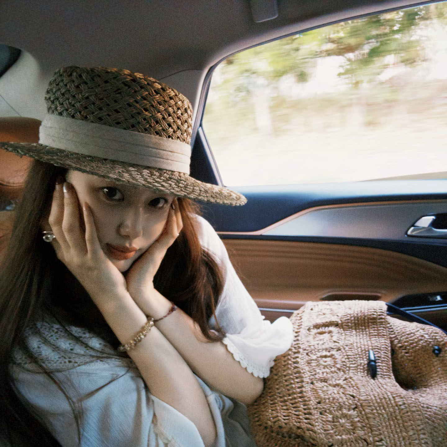 老钱风轻奢草编帽女夏季度假亚麻缎带法式复古镂空草帽沙滩礼帽