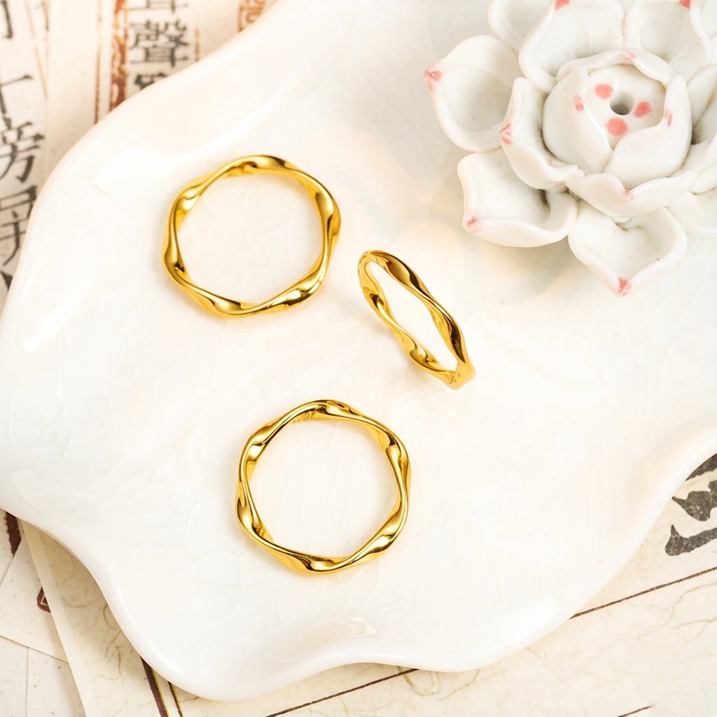 仿黄金镀金戒指女款指环轻奢设计感莫比乌斯环闭口素圈简约尾戒