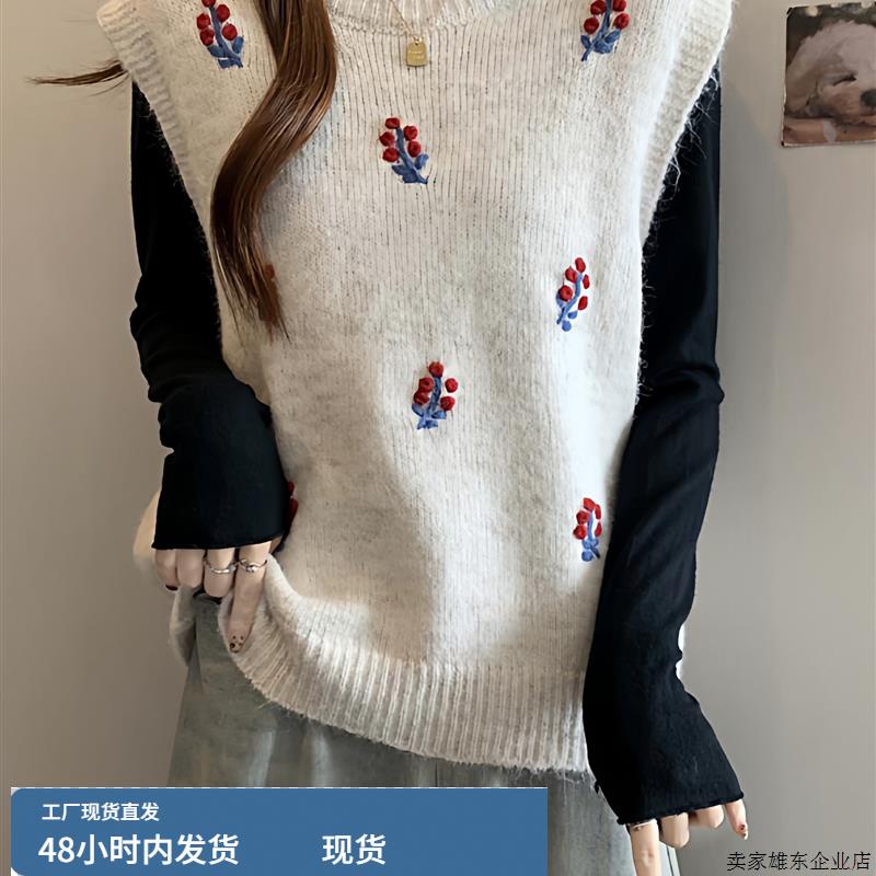 今年流行的爆款女装极简高级感穿搭2025秋冬慵懒风刺绣背心小马甲