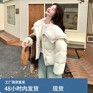 白色羊羔毛拼接大翻领羽绒服女冬超火好看高级小众保暖加厚短外套