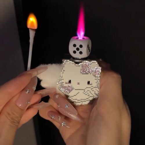 像素 Hello Kitty毛绒小翅膀方形直冲打火机镶钻KT少女充气送男友