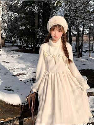 法式宫廷风花边重工针织连衣裙2024秋冬新款温柔气质宽松显瘦长裙