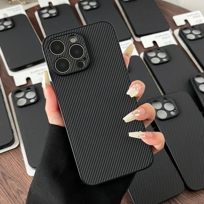 适用苹果17ProMax 16Pro碳纤维贴皮壳16Pro简约商务iPhone15手机壳14Pro精孔摄像头13保护套12肤感防摔套11