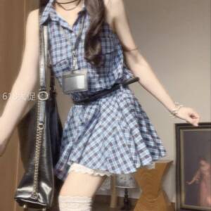 韩系甜辣学院风格纹挂脖无袖连衣裙女2026新款夏收腰显瘦纯欲短裙
