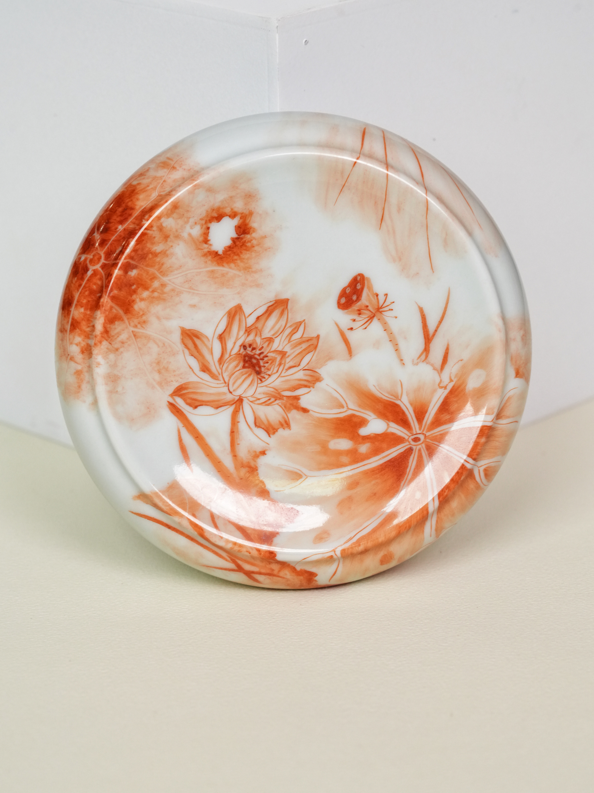 予昔时 展嫣红荷 釉上矾红盖置 柔和舒展 景德镇全手工