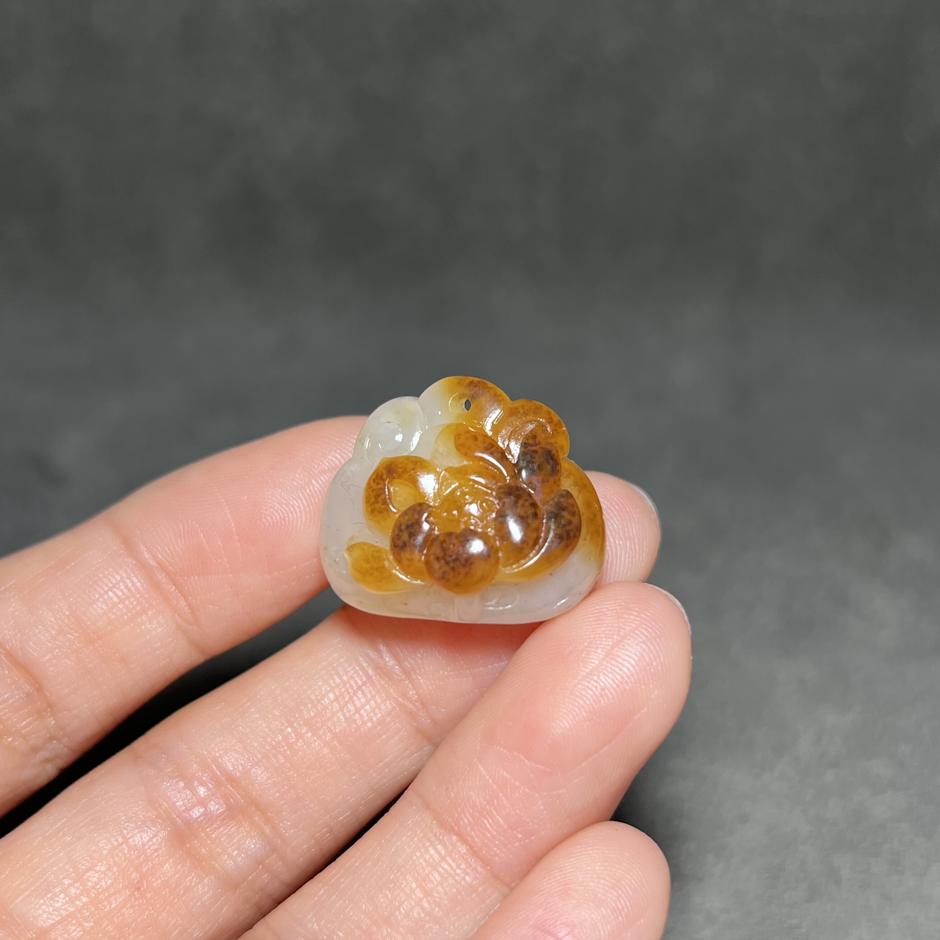 籽料红皮白玉花开富贵牡丹花吊坠挂件宝宝锁名家工艺精雕立体吊坠