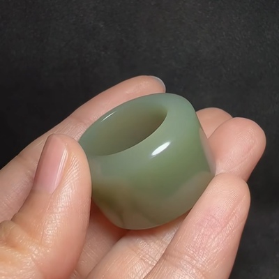 鸭蛋青和田玉碧玉扳指密度过灯内径20mm高厚18*5mm 重20.9克